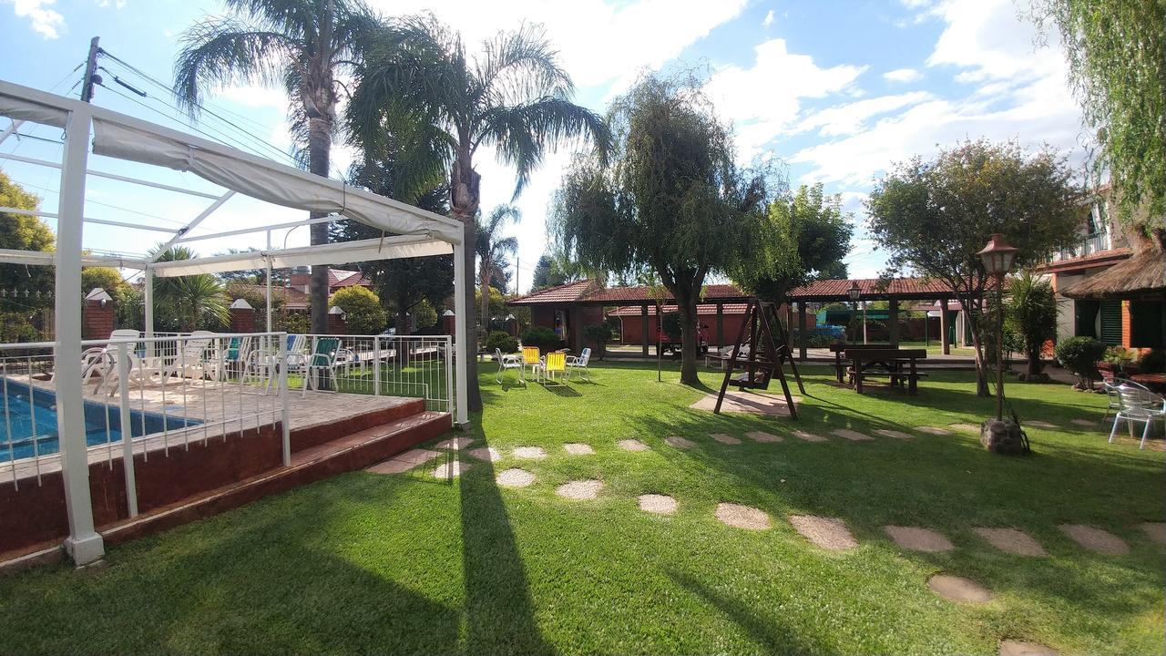 ヴィラ・カルロス・パス Bungalows Punta Azulアパートホテル エクステリア 写真