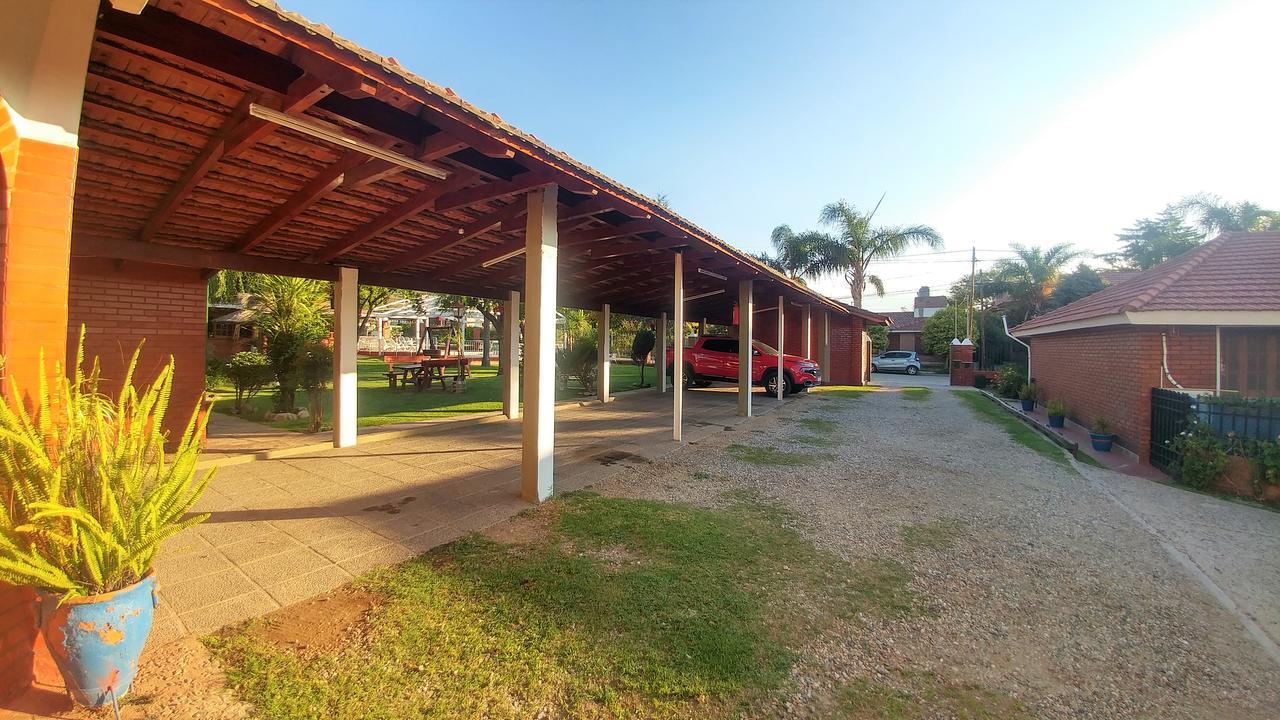 ヴィラ・カルロス・パス Bungalows Punta Azulアパートホテル エクステリア 写真